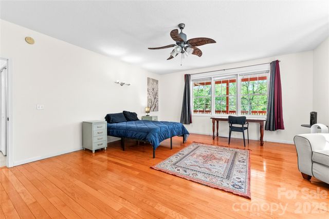 64 Wyoming Road, Asheville, NC 28803