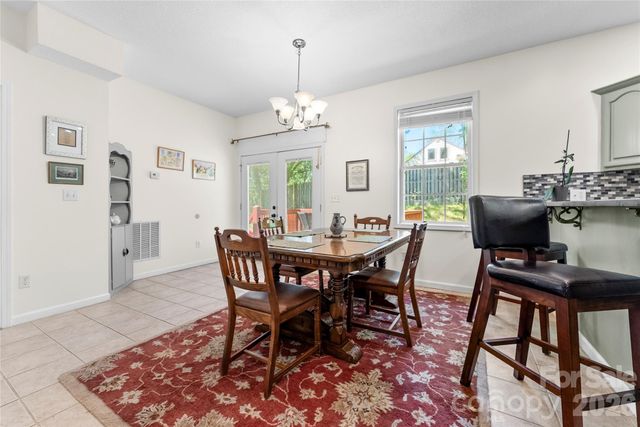 64 Wyoming Road, Asheville, NC 28803