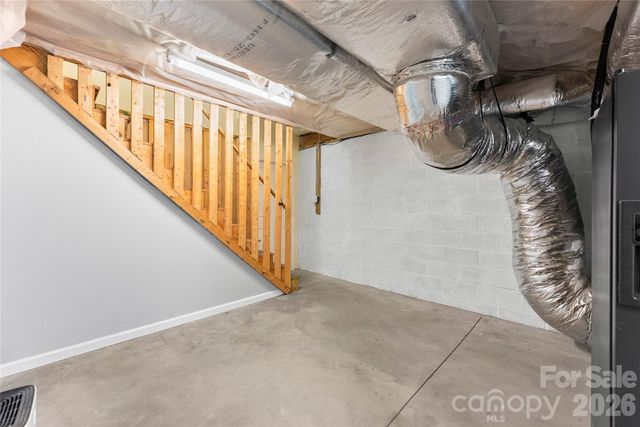 64 Wyoming Road, Asheville, NC 28803