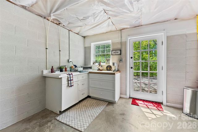 64 Wyoming Road, Asheville, NC 28803