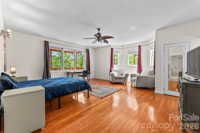 64 Wyoming Road, Asheville, NC 28803