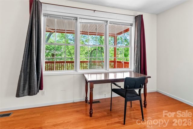 64 Wyoming Road, Asheville, NC 28803