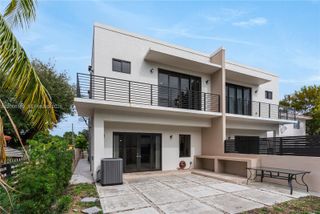 3070 NW 14th Street B, Miami, FL 33125