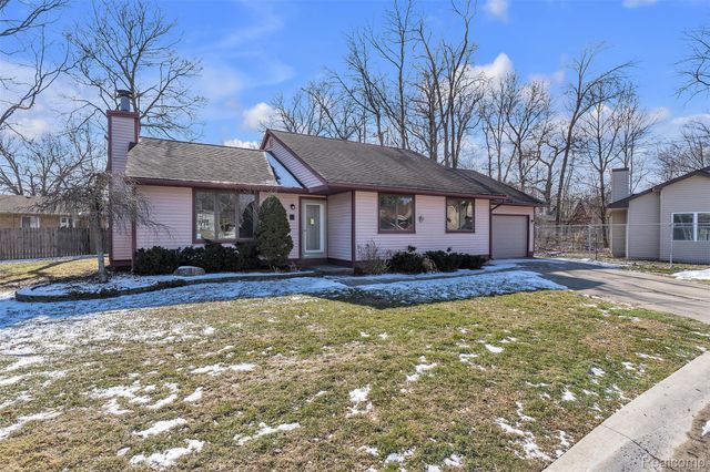 15 Lana Court 7, Mt. Clemens, MI 48043