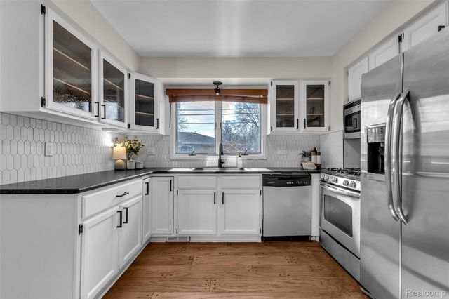 15 Lana Court 7, Mt. Clemens, MI 48043