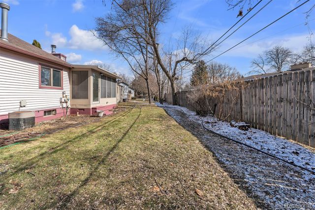 15 Lana Court 7, Mt. Clemens, MI 48043