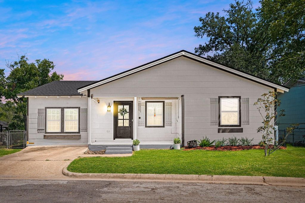 415 N Baron Street, Bellville, TX 77418
