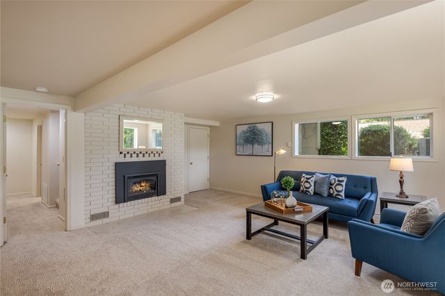 21905 SE 20th Street, Sammamish, WA 98075