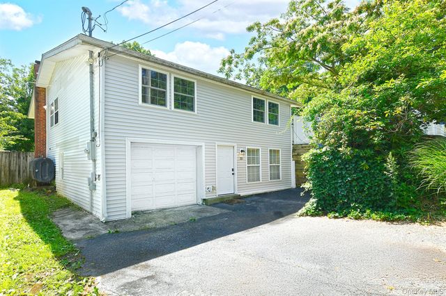 33 Robin Road, Rocky Point, NY 11778