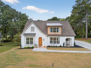 111 Lakeview Drive, Carrollton, GA 30117