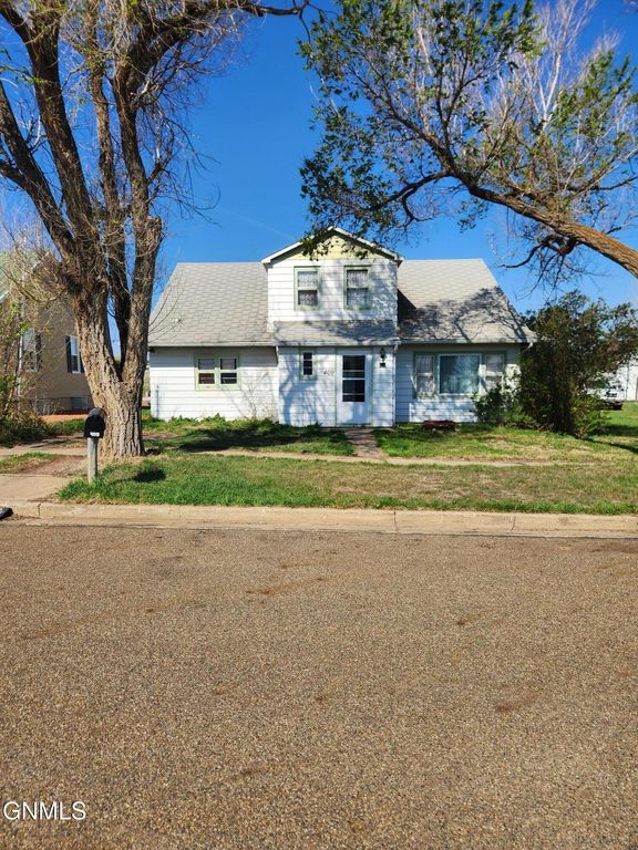 409 B Street S, Glen Ullin, ND 58631