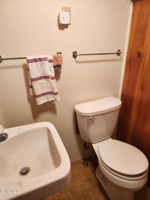 409 B Street S, Glen Ullin, ND 58631 photo 13