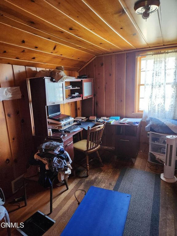 409 B Street S, Glen Ullin, ND 58631 photo 16