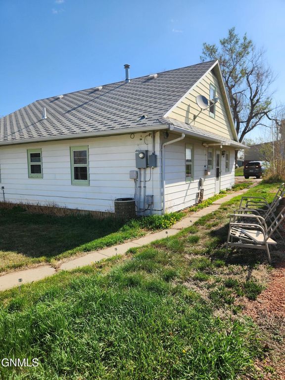 409 B Street S, Glen Ullin, ND 58631 photo 21