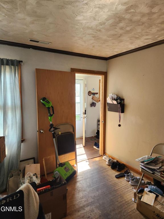 409 B Street S, Glen Ullin, ND 58631 photo 3