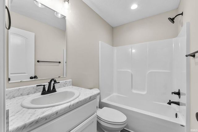 3418 Bruin Pass, Auburn, IN 46706