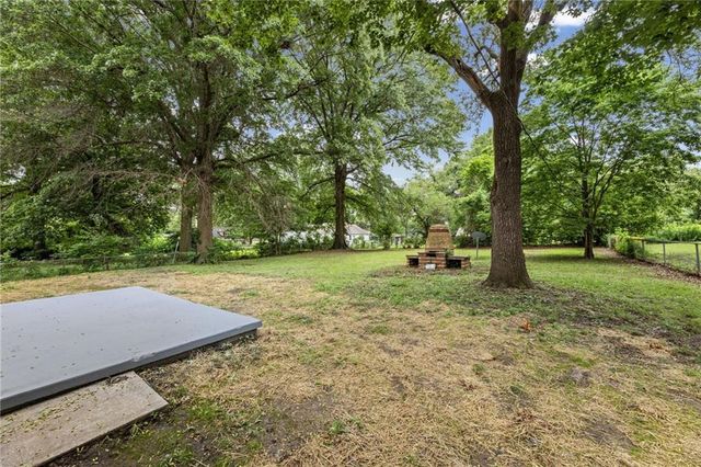 9905 E 71st Terrace, Raytown, MO 64133