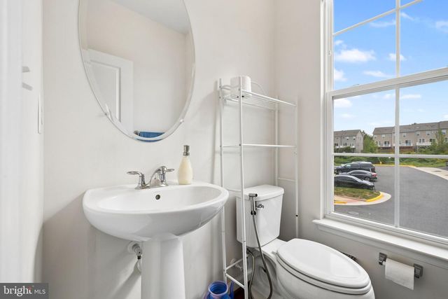8284 CLAY LN, Manassas, VA 20110