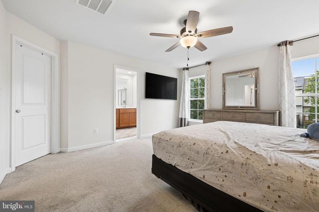 8284 CLAY LN, Manassas, VA 20110