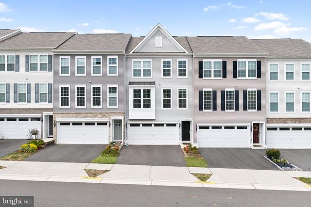8284 CLAY LN, Manassas, VA 20110