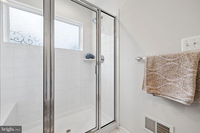 8284 CLAY LN, Manassas, VA 20110