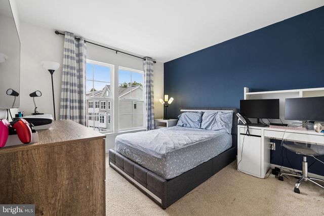 8284 CLAY LN, Manassas, VA 20110