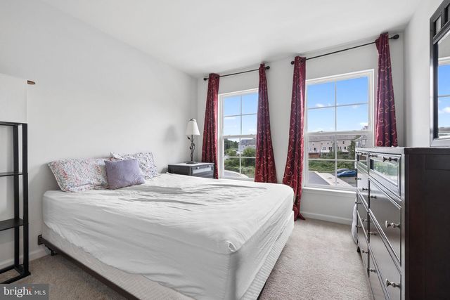 8284 CLAY LN, Manassas, VA 20110