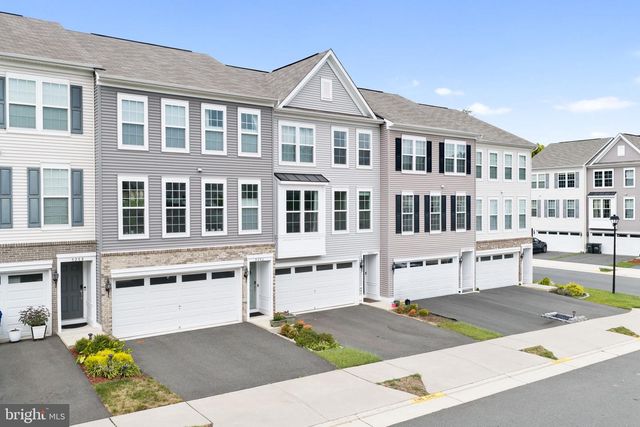 8284 CLAY LN, Manassas, VA 20110