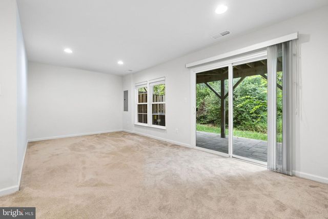 8284 CLAY LN, Manassas, VA 20110