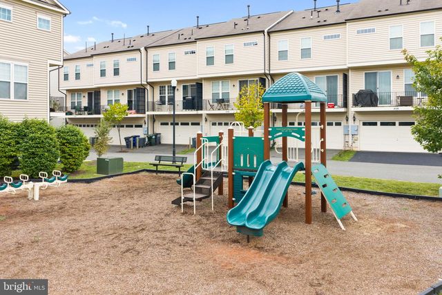 8284 CLAY LN, Manassas, VA 20110