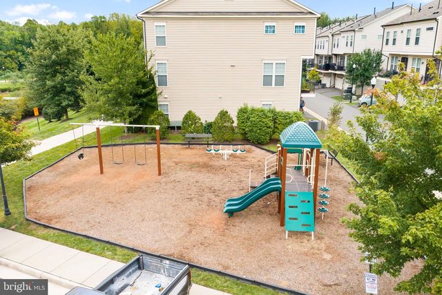 8284 CLAY LN, Manassas, VA 20110