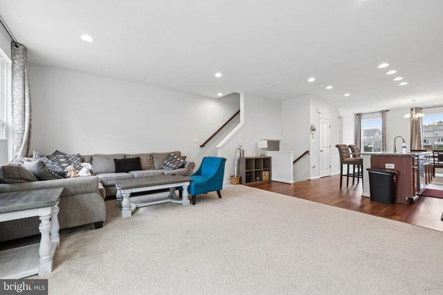 8284 CLAY LN, Manassas, VA 20110