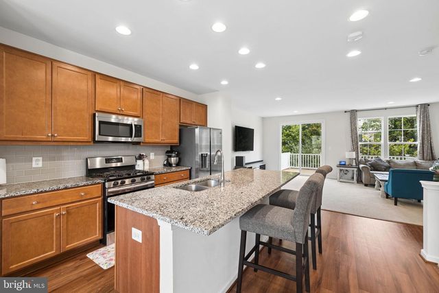 8284 CLAY LN, Manassas, VA 20110