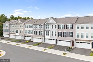 8284 CLAY LN, Manassas, VA 20110