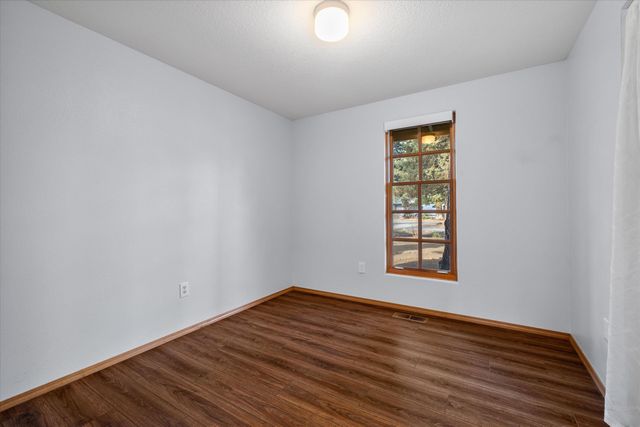 1843 SE Moorwood Court, Bend, OR 97702