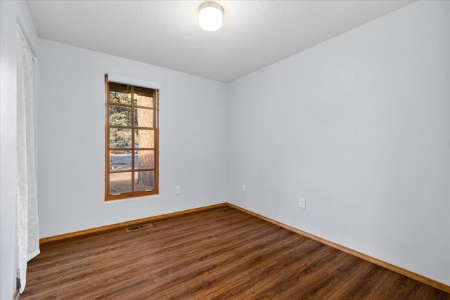 1843 SE Moorwood Court, Bend, OR 97702