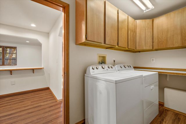 1843 SE Moorwood Court, Bend, OR 97702