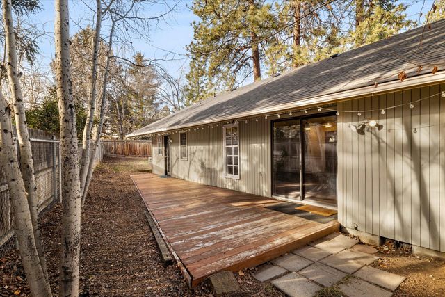 1843 SE Moorwood Court, Bend, OR 97702