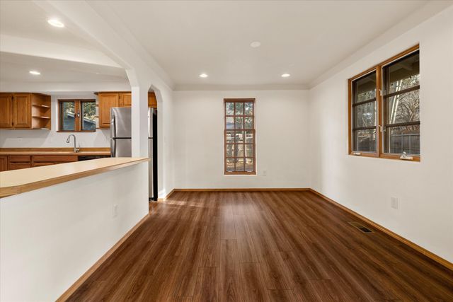 1843 SE Moorwood Court, Bend, OR 97702