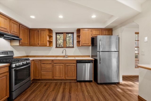 1843 SE Moorwood Court, Bend, OR 97702