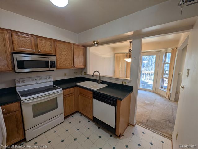 7896 Rivergate Drive 19, Westland, MI 48185