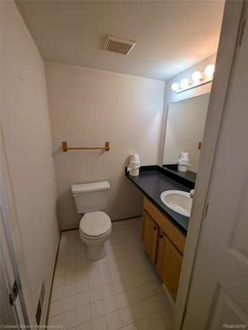 7896 Rivergate Drive 19, Westland, MI 48185