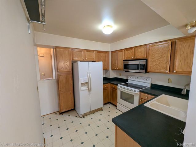 7896 Rivergate Drive 19, Westland, MI 48185