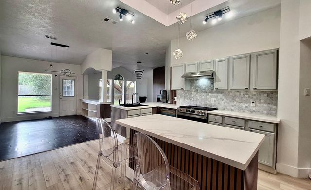 17122 Canterbury Green Court, Sugar Land, TX 77498
