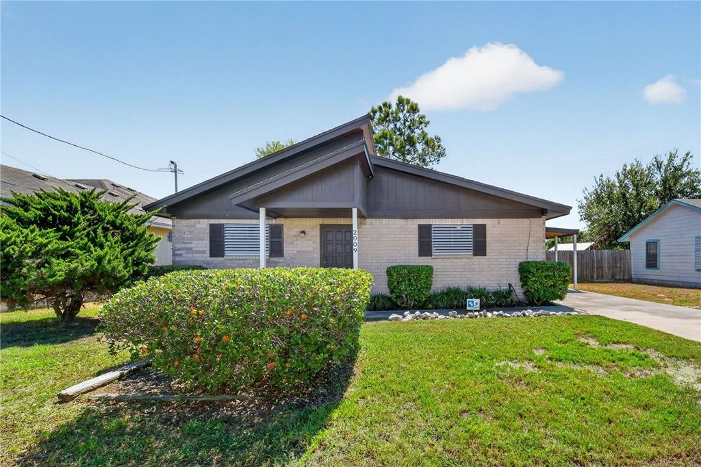 2009 Sunnycrest St, Corpus Christi, TX 78418 — exterior