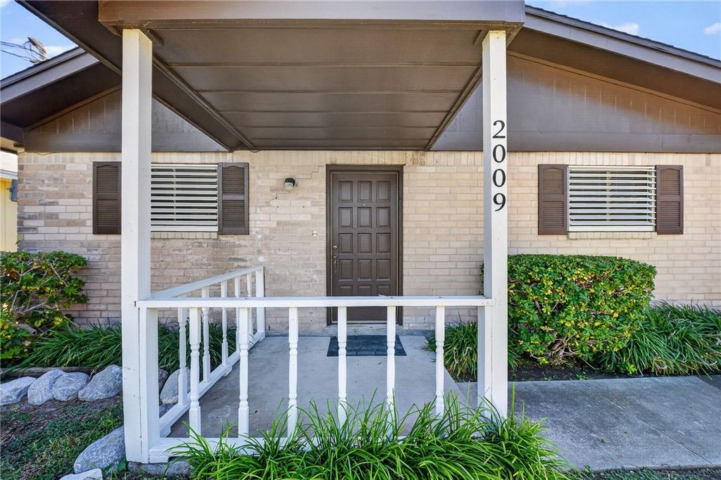 2009 Sunnycrest St, Corpus Christi, TX 78418 — photo 3