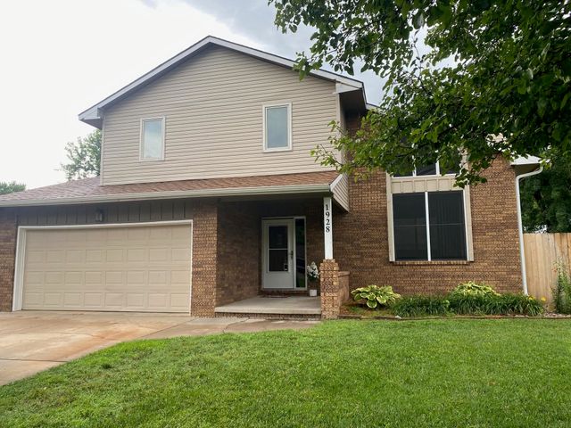 1928 N Reca St, Wichita, KS 67212