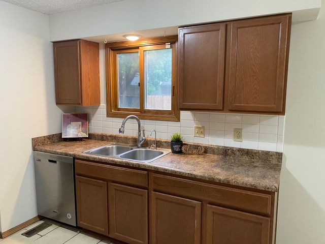 1928 N Reca St, Wichita, KS 67212