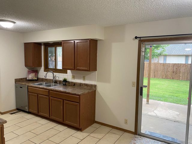 1928 N Reca St, Wichita, KS 67212