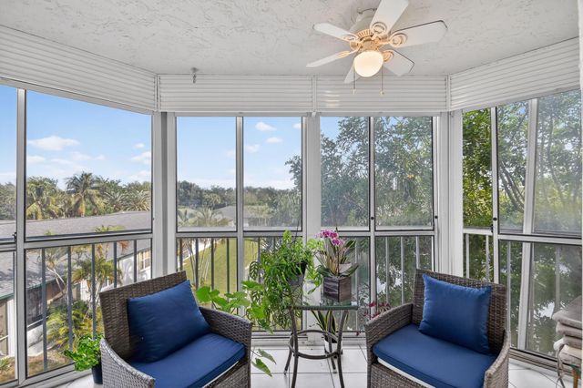 3146 Via Poinciana 301, Lake Worth, FL 33467